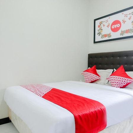Oyo 528 Safa Guest House Malang Luaran gambar