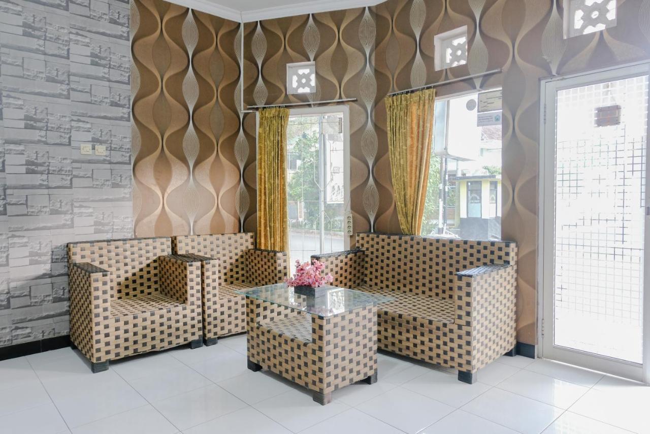 Oyo 528 Safa Guest House Malang Luaran gambar