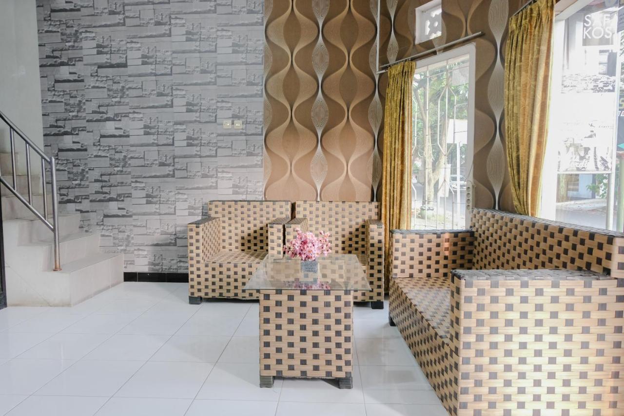 Oyo 528 Safa Guest House Malang Luaran gambar