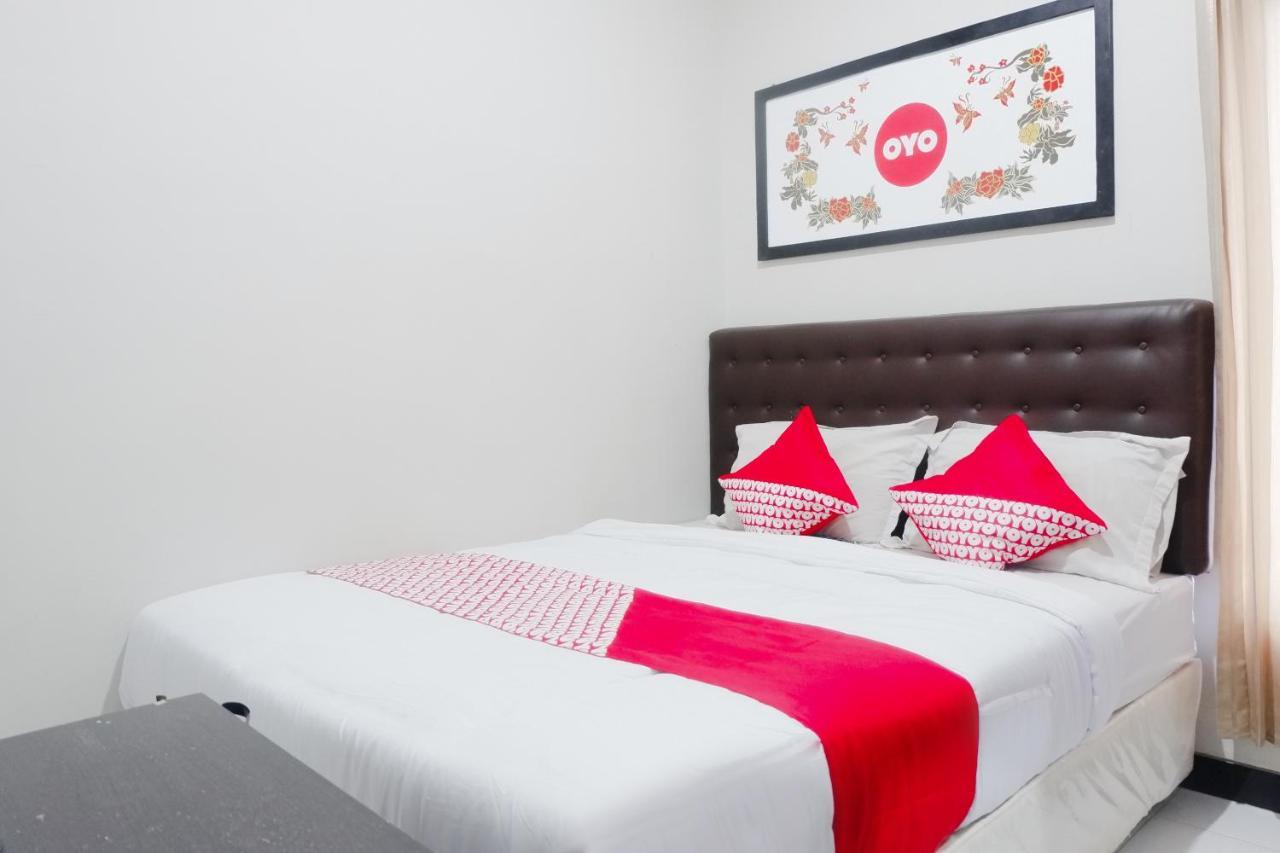 Oyo 528 Safa Guest House Malang Luaran gambar